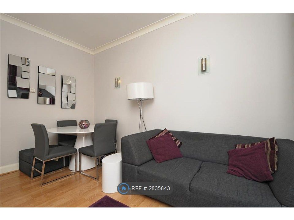 Property photo 3 of 8 Reception