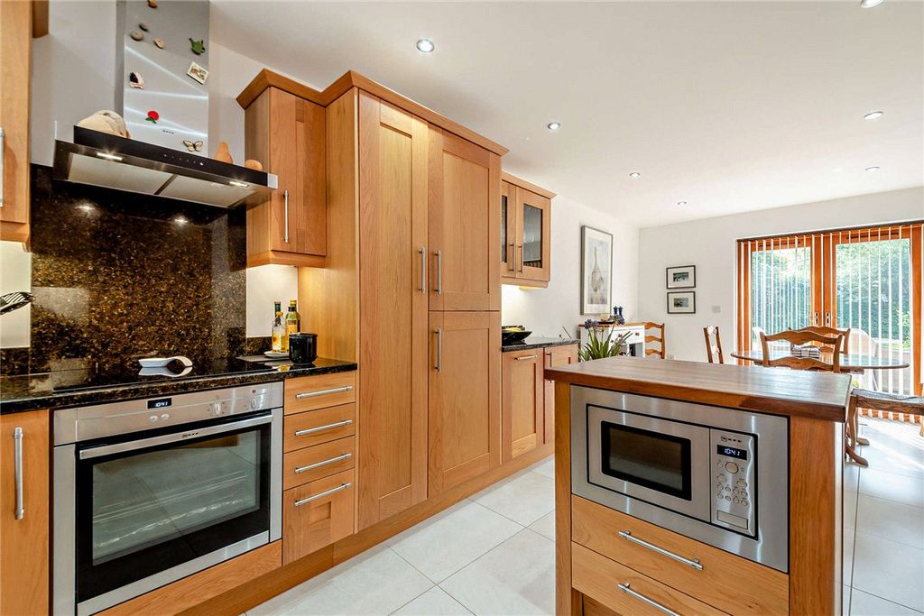 Property photo 2 of 21 Picture No. 15