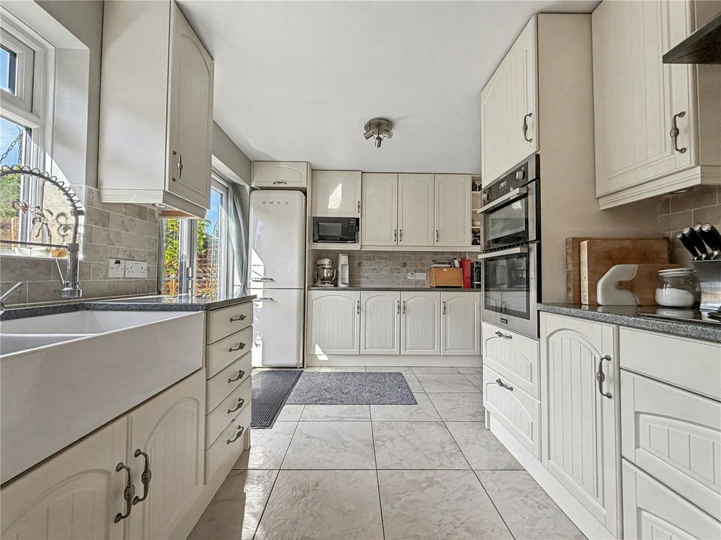 Property photo 3 of 28 Kitchen