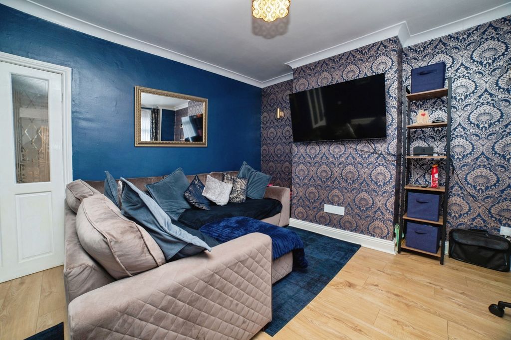 Property photo 2 of 19 Pbox-Img.Jpg