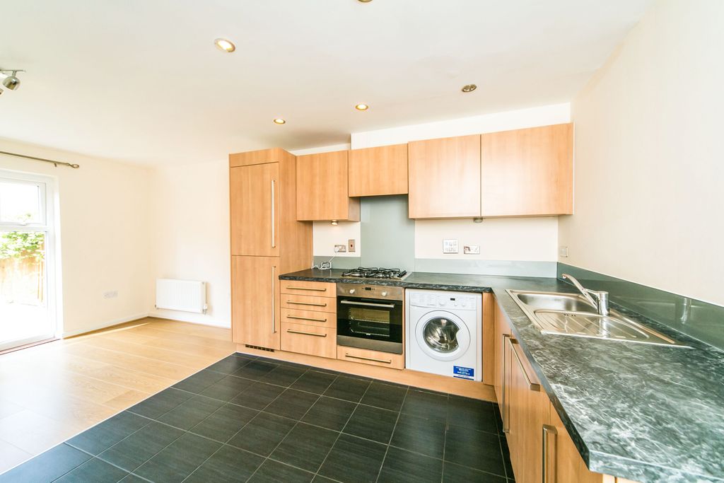 Property photo 2 of 12 5Af9E989-5Bf4-4036-A