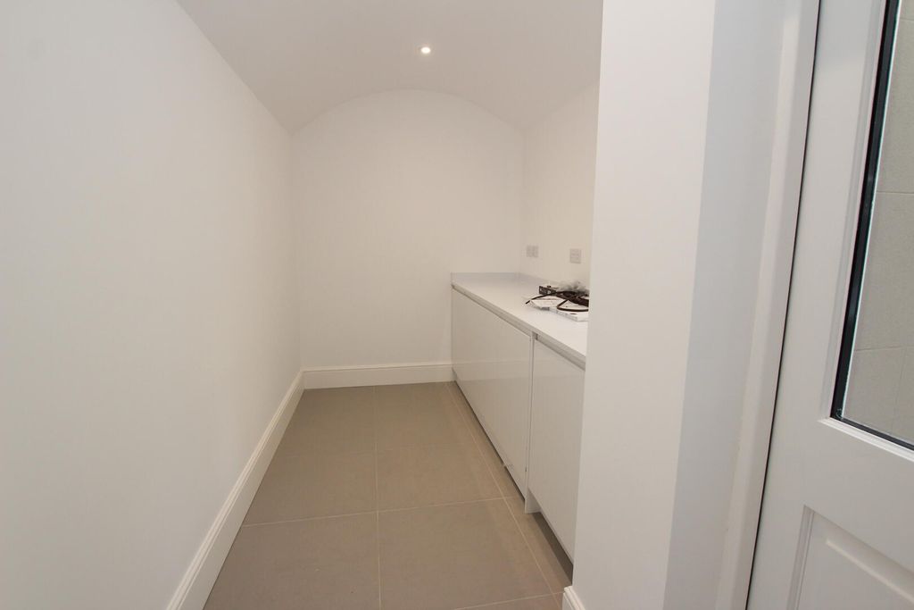 Additional image 6 of 2 bed flat for saleDerby Road, The Park NG7