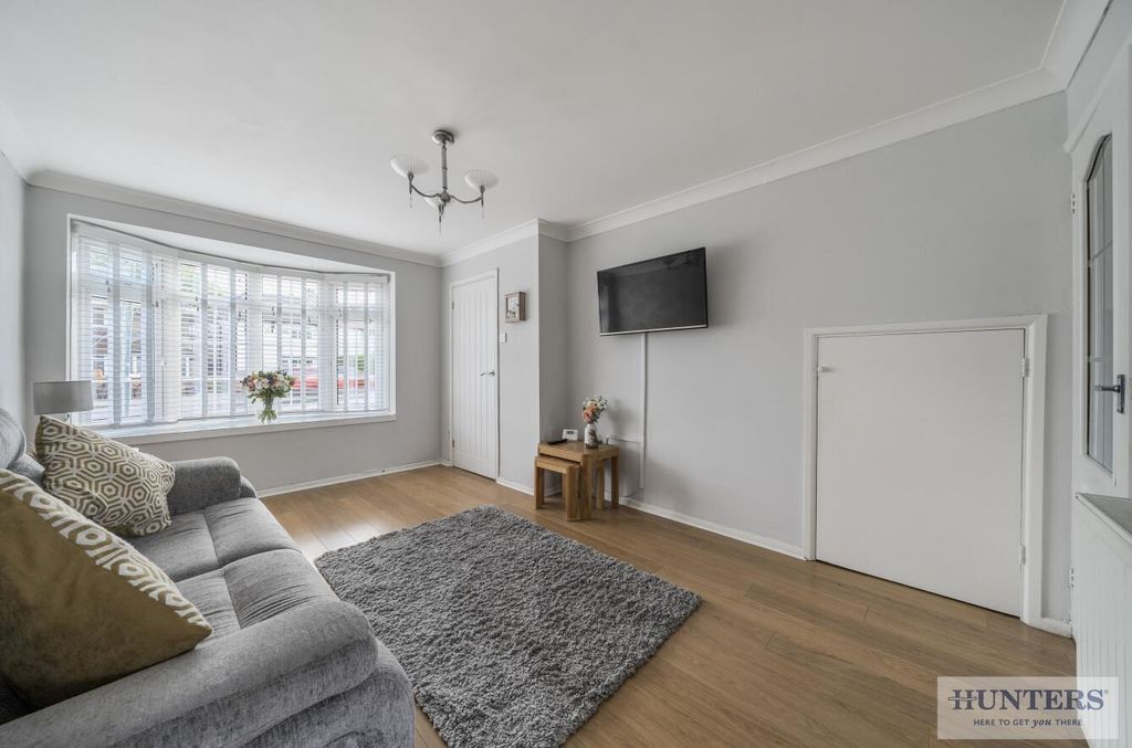 Property photo 2 of 17 Lounge