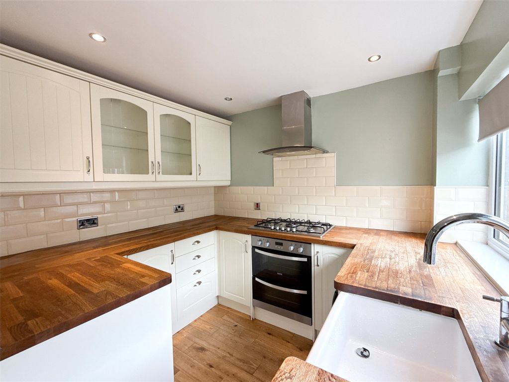 Property photo 3 of 18 Kitchen