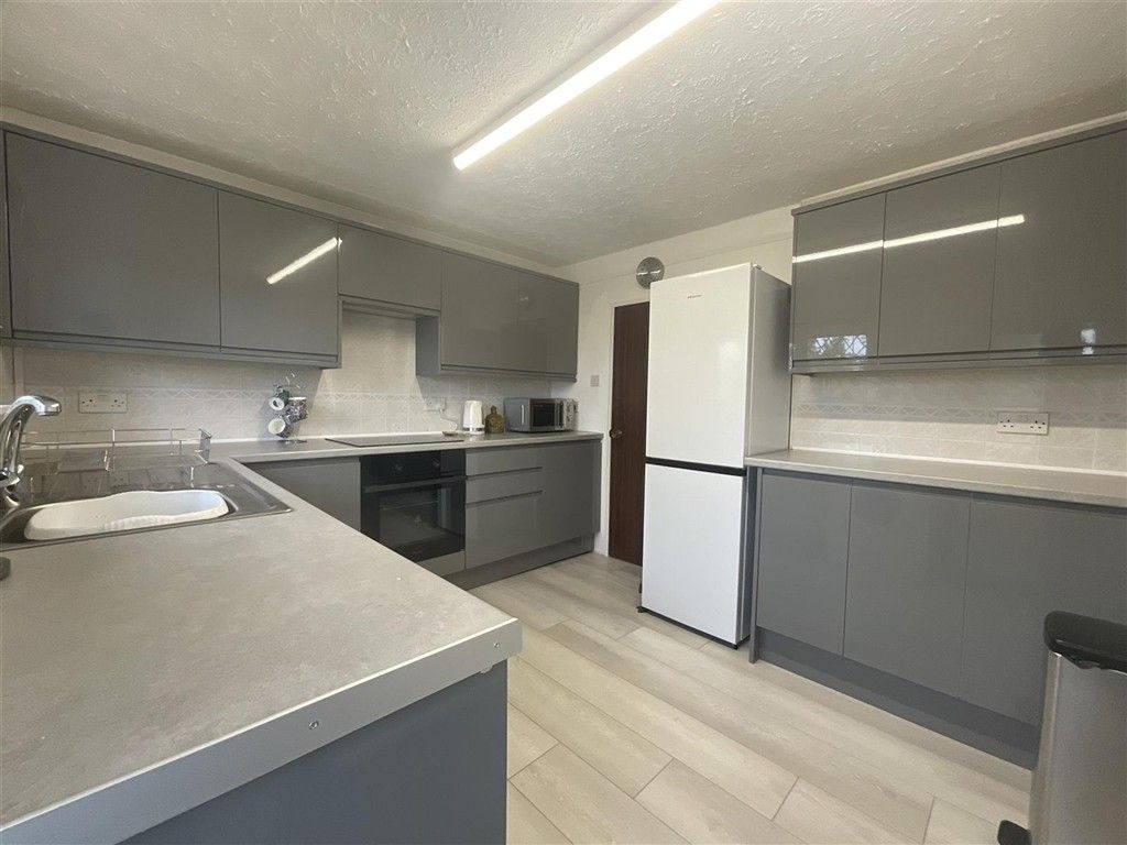 Property photo 1 of 12 Kitchen