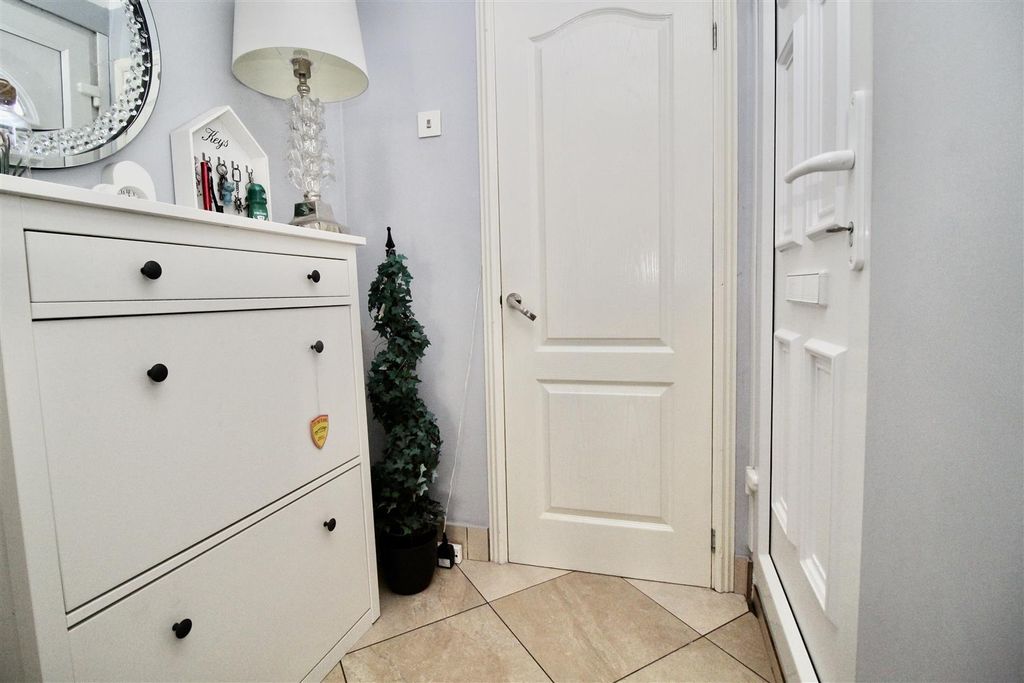 Property photo 2 of 34 Entrance Porch
