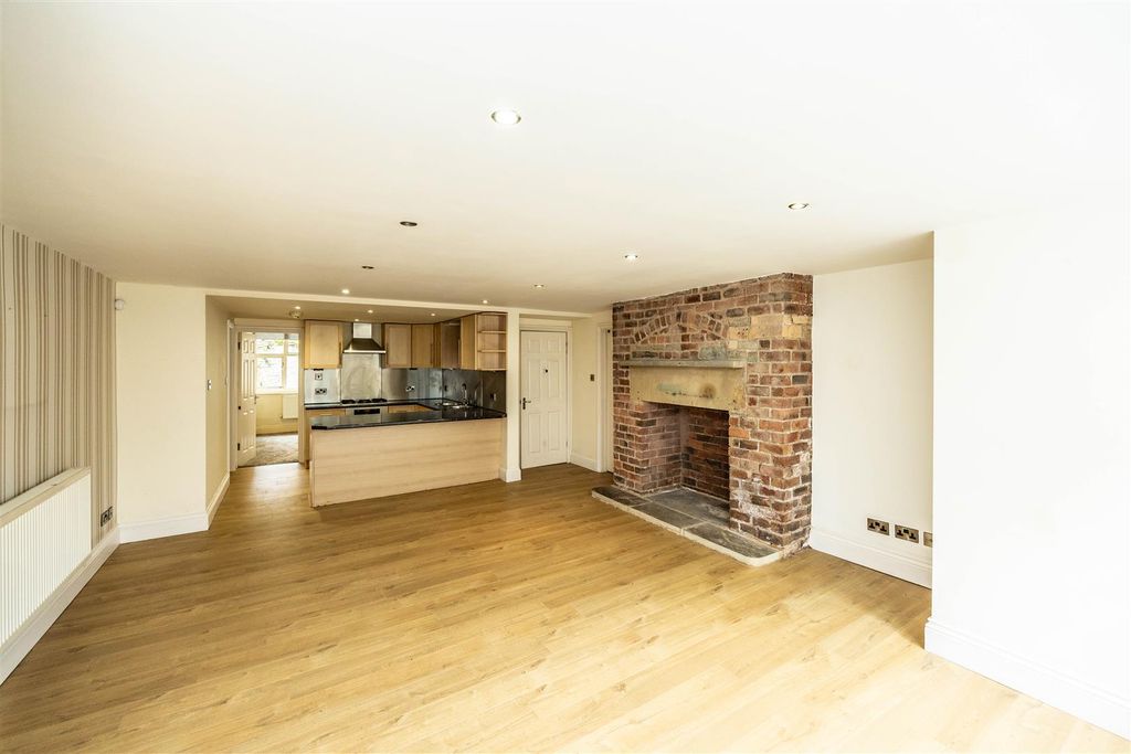 Property photo 2 of 23 4Pdhudds-190526-1.Jpg
