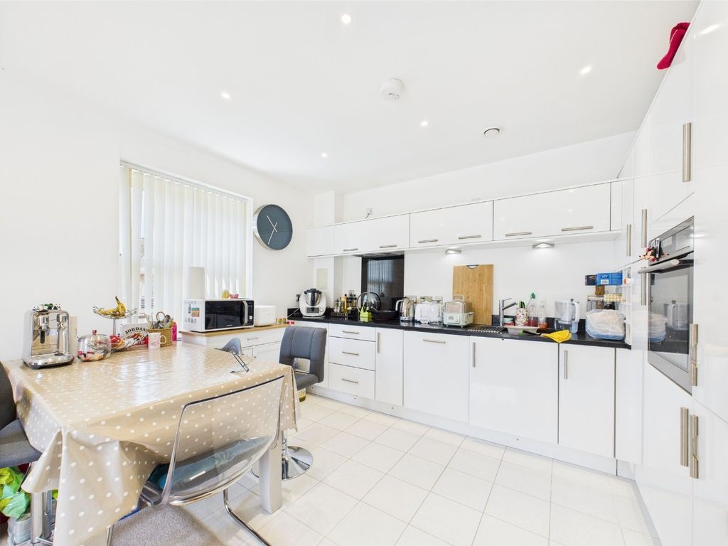Property photo 3 of 13 5719082