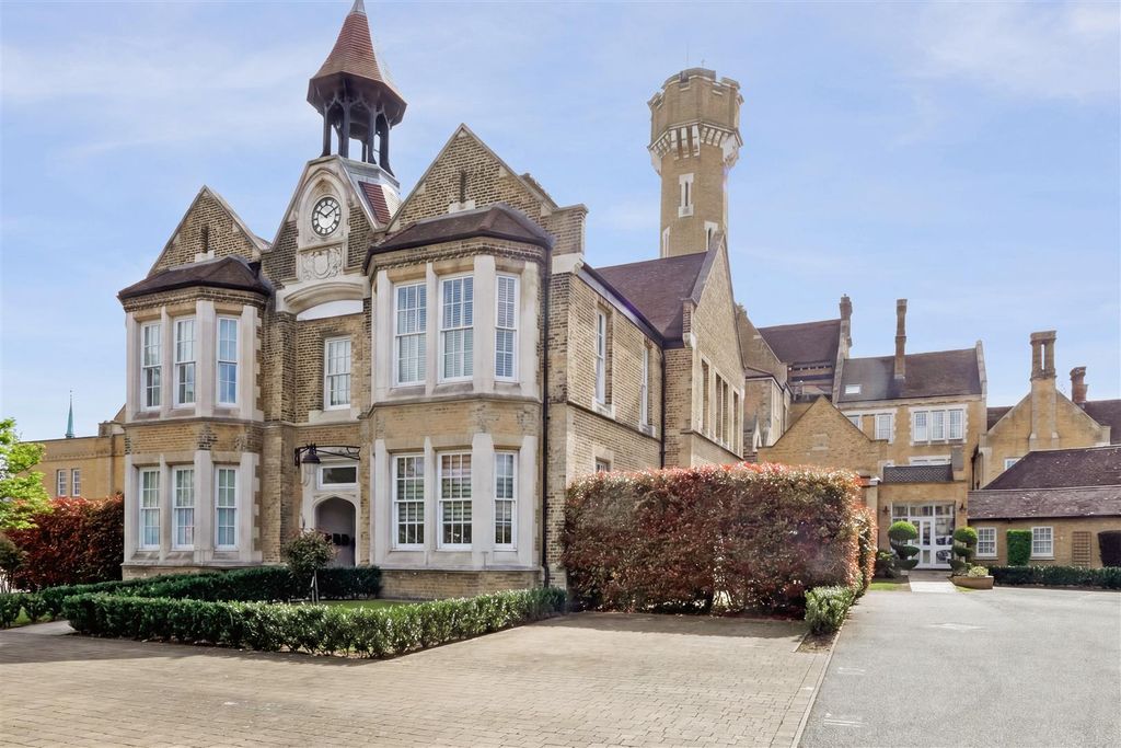 Property photo 1 of 25 Rt_Wt_Bxh_T_Job181_Chapel Drive_24_15042026135647_