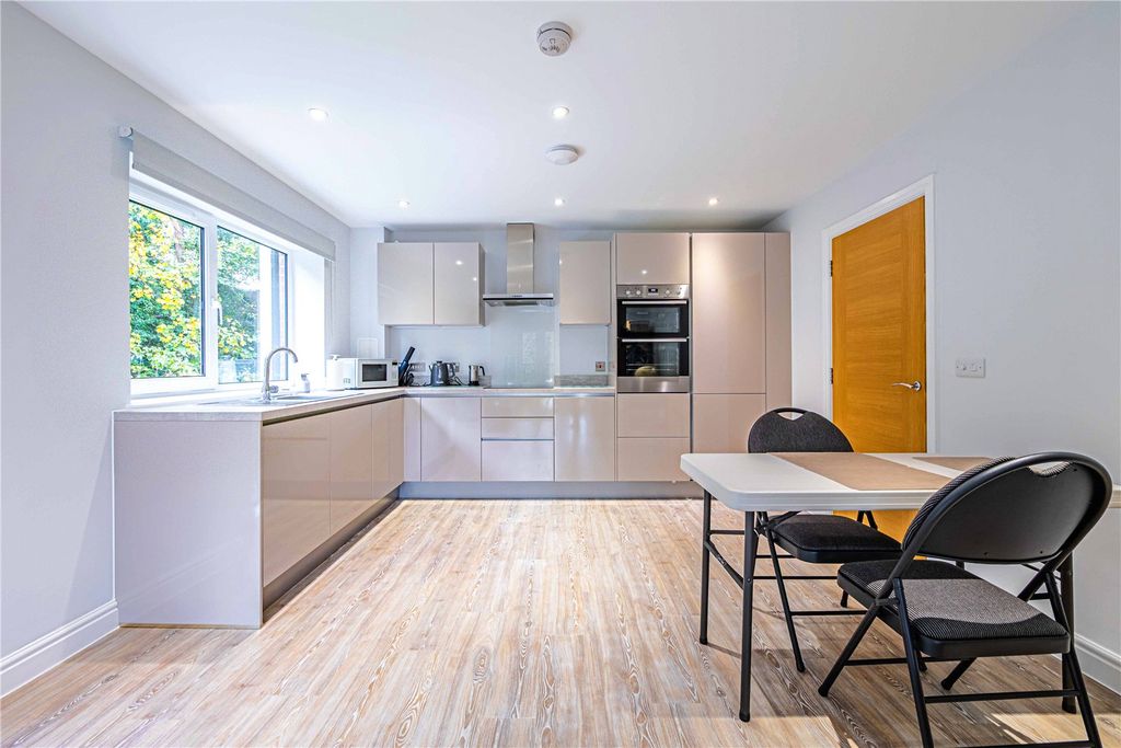 Property photo 3 of 15 Picture No. 16