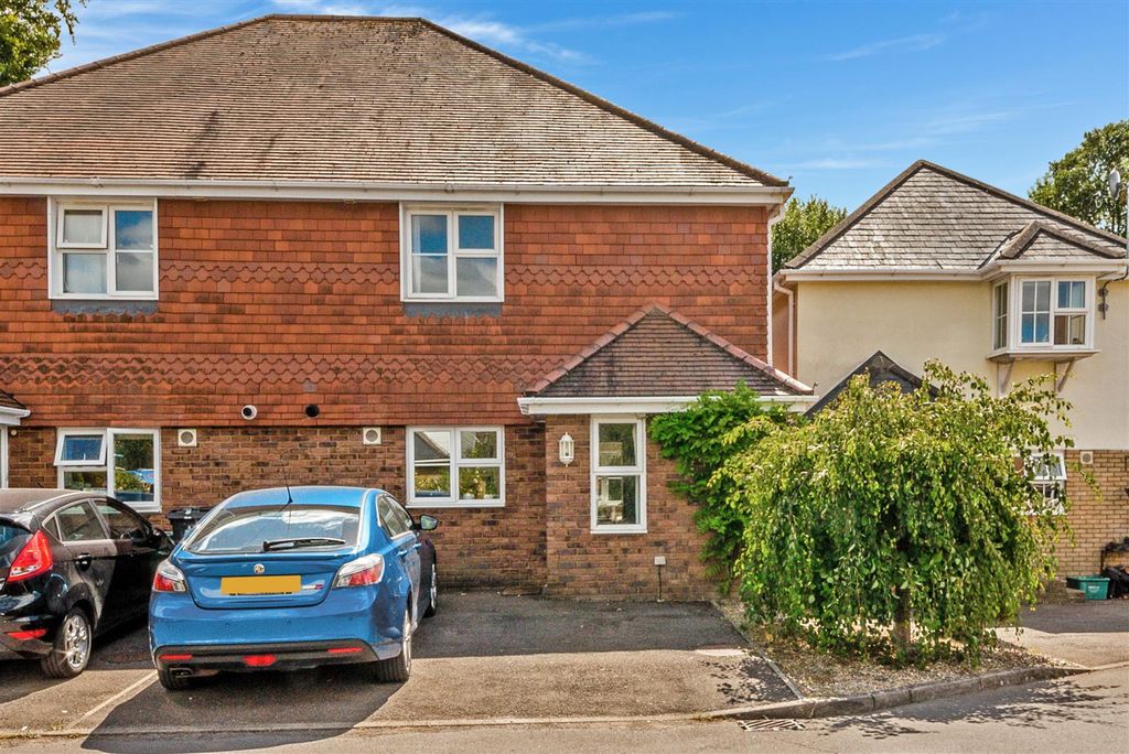 Property photo 1 of 16 Stable Close 3, (16) Of (28)-27.Jpg