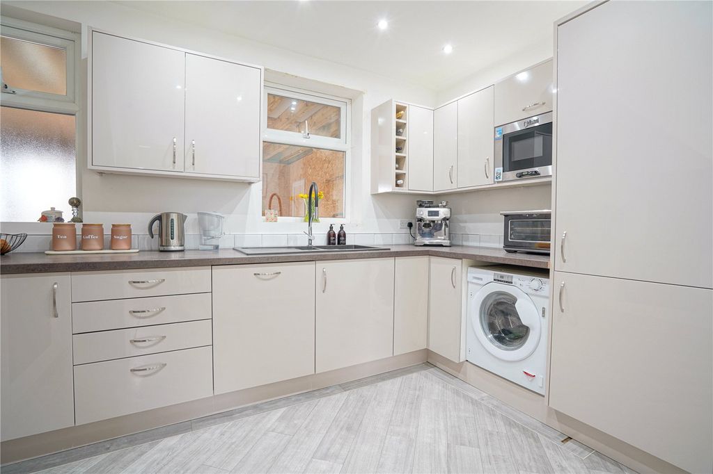 Property photo 3 of 14 Picture No. 08