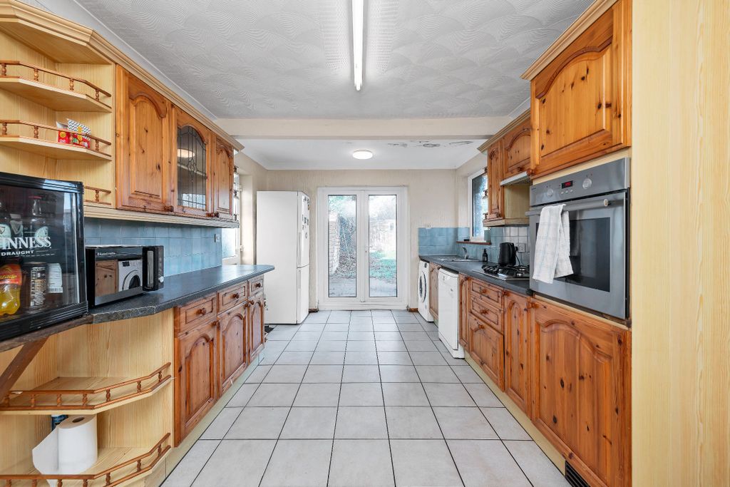 Property photo 2 of 24