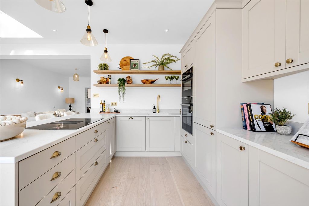 Property photo 3 of 26