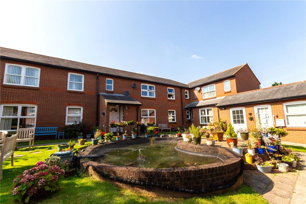 Property photo 1 of 9 Garden