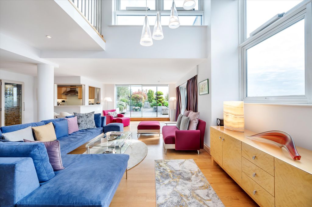 Property photo 2 of 21 Image