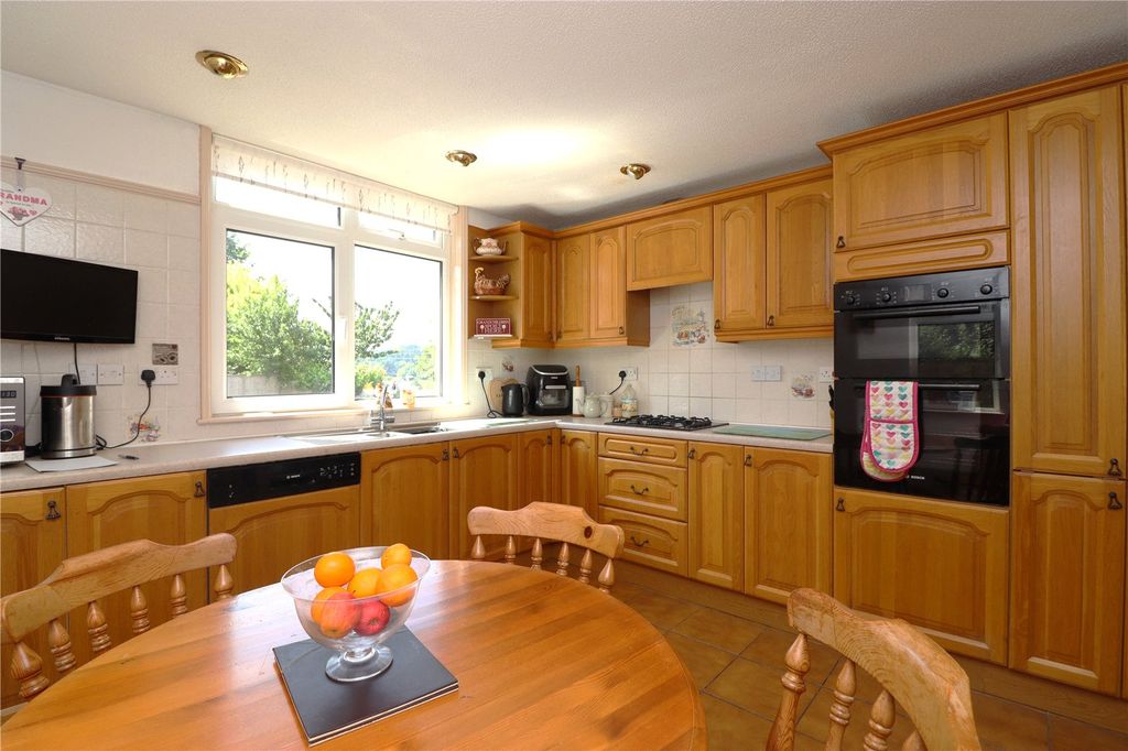 Property photo 3 of 27 Picture No. 17