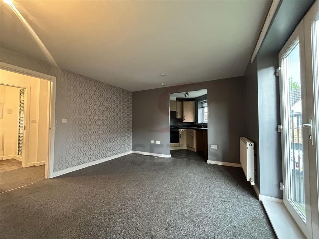 Property photo 3 of 10 Lounge