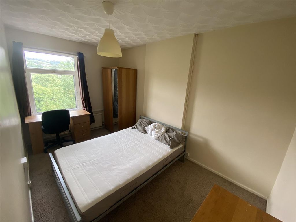 Additional image 5 of 4 bed property to rentRaymond Terrace, Treforest CF37