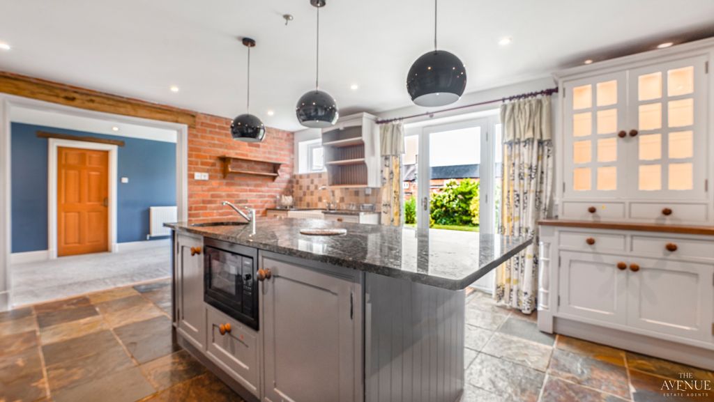 Property photo 2 of 31 4957883