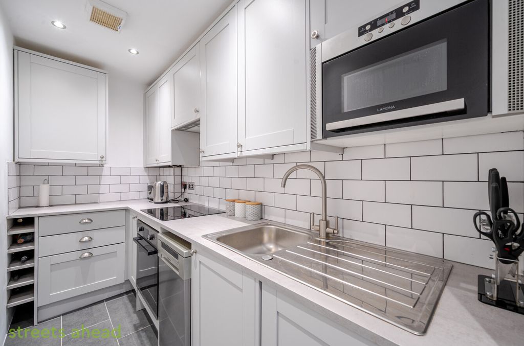 Property photo 2 of 16 6d365341-B229-424...