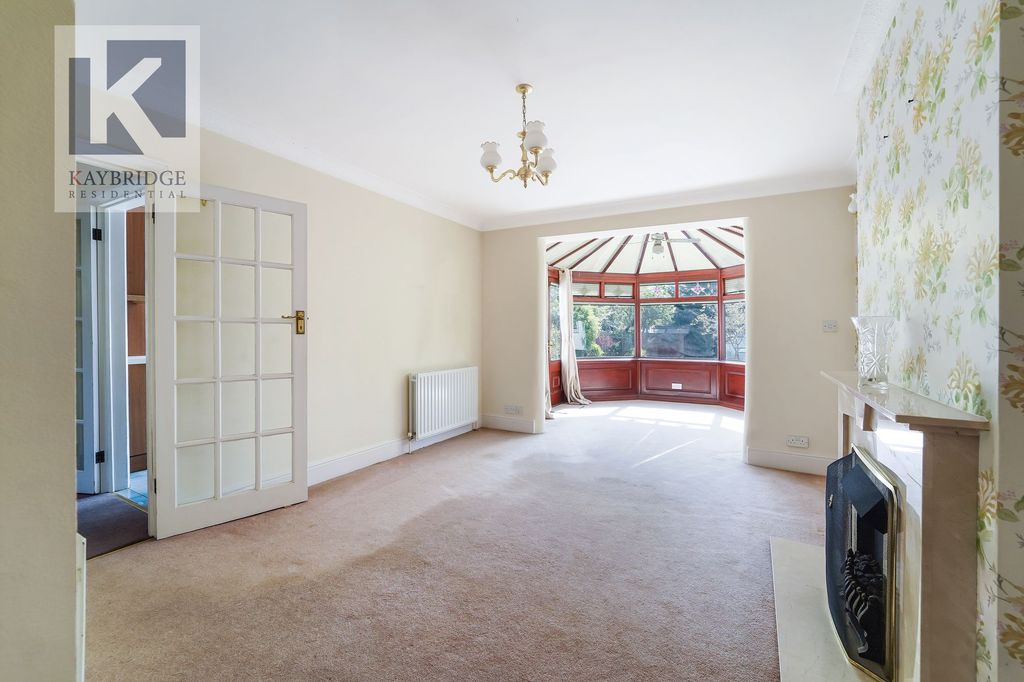 Property photo 3 of 16 Waverley Road, Epsom - Kt17 2Lt