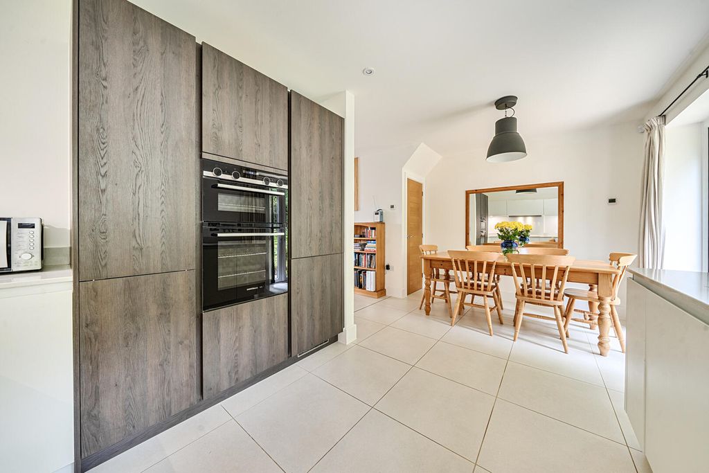 Property photo 3 of 17 Kitchen