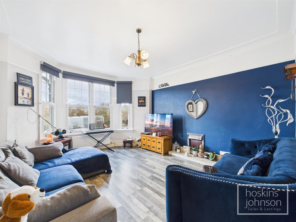 Property photo 3 of 33 Living Room