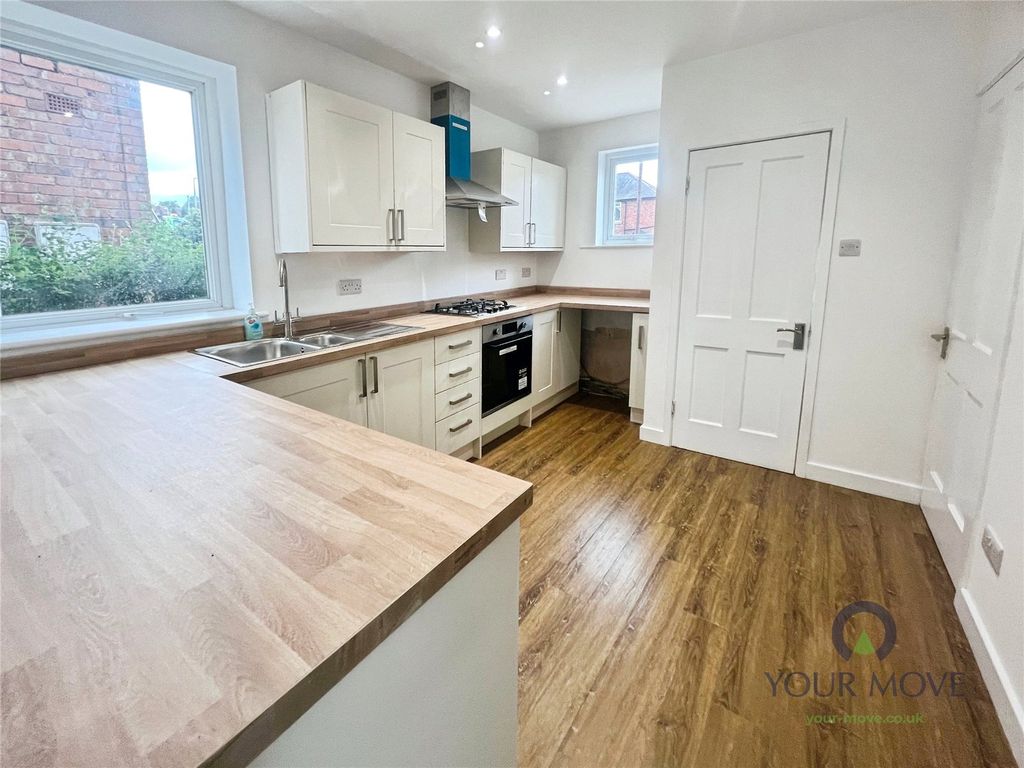 Property photo 3 of 16 Kitchen