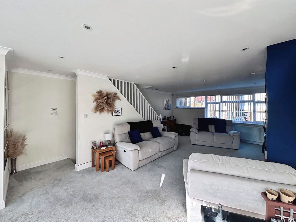 Property photo 3 of 27