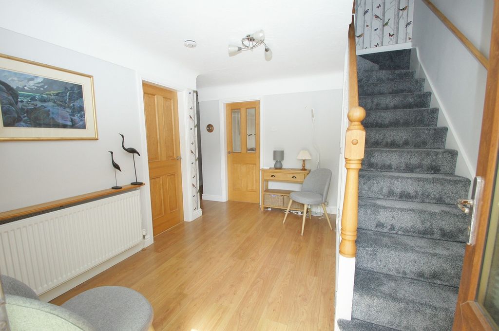 Property photo 2 of 18 Entrance Hall