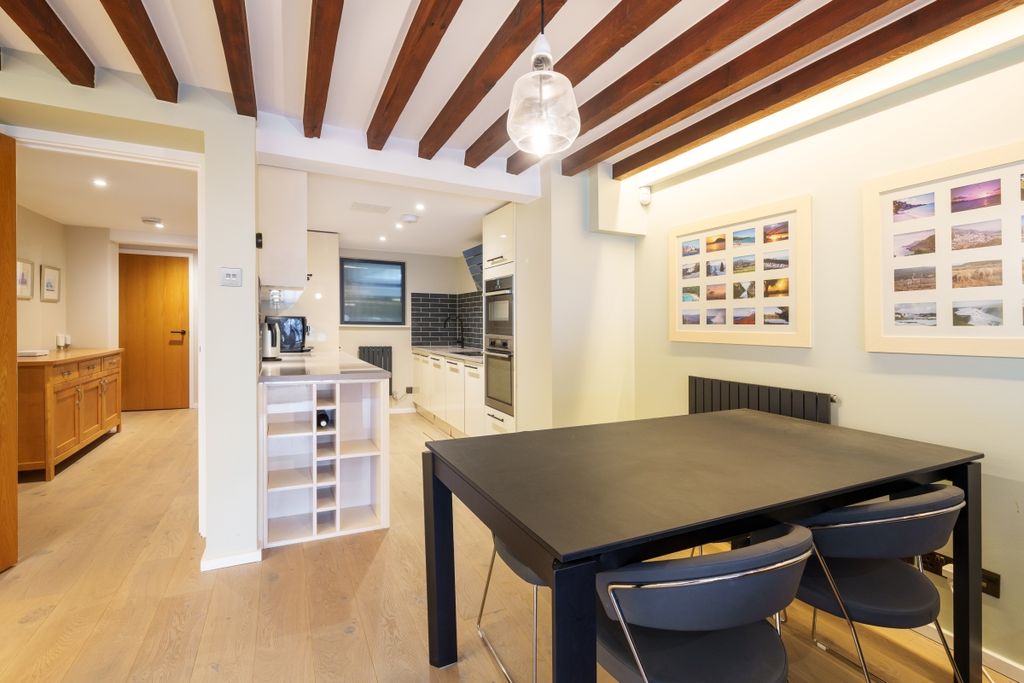 Property photo 3 of 16 Aberdeen Wharf 1 ...