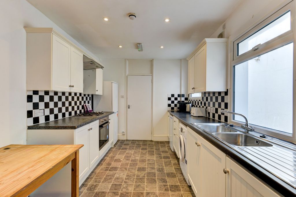 Property photo 1 of 18 Bright And Well-Maintained Kitchen With Ample Coun...