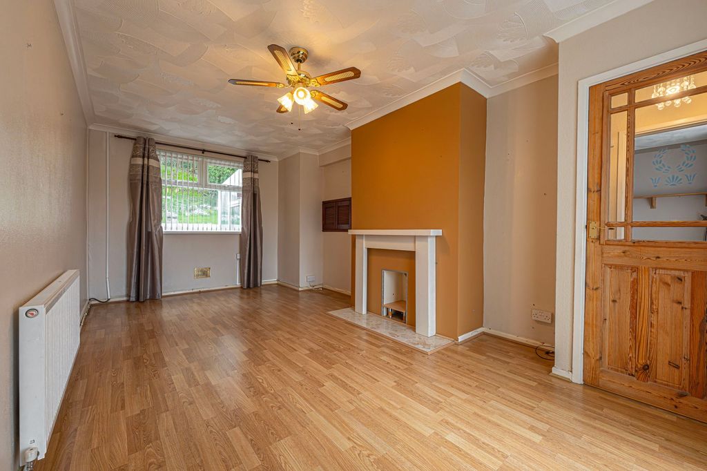 Property photo 3 of 34