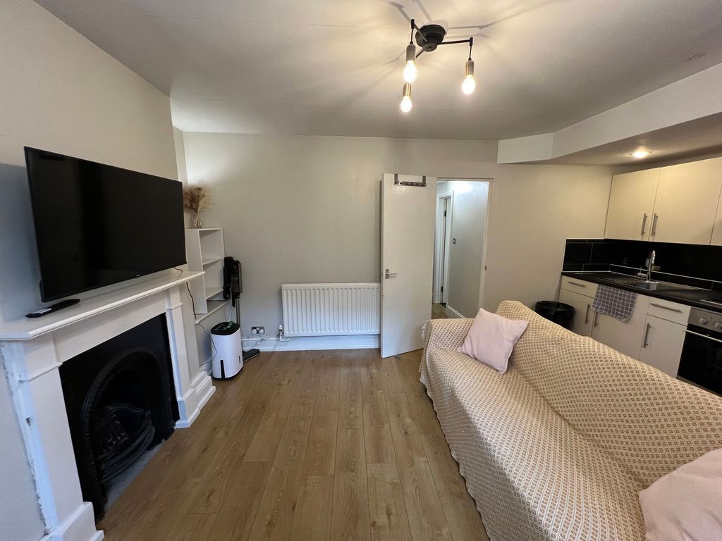 Property photo 3 of 12
