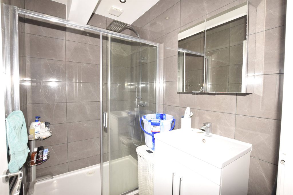 Property photo 3 of 7 Bathroom