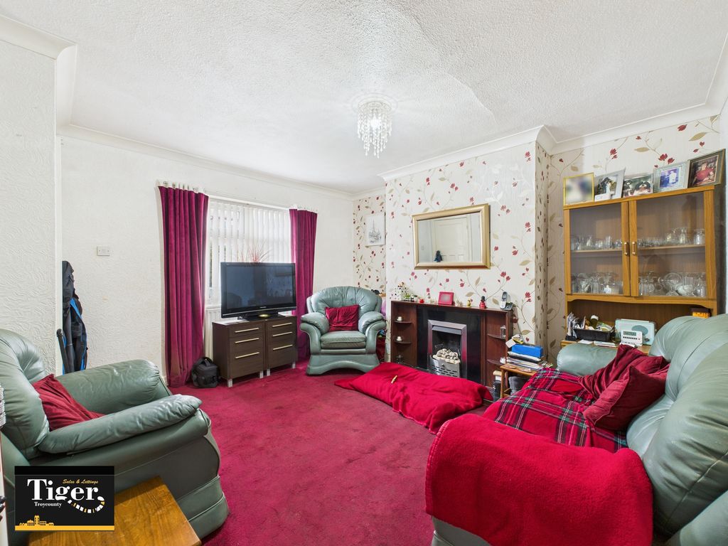 Property photo 3 of 18 Cam03440G0-Pr0435-Still016