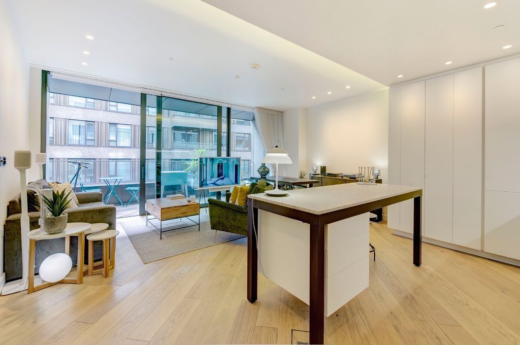 Property photo 1 of 11 Reception Room