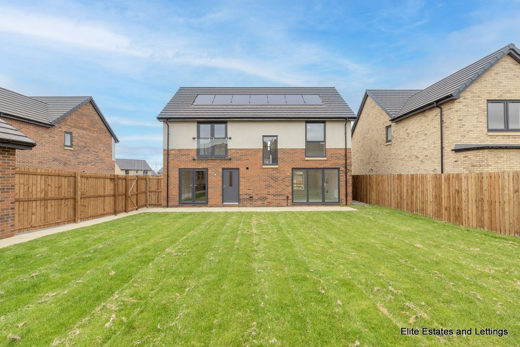 Property photo 3 of 20 05-External Garden 2