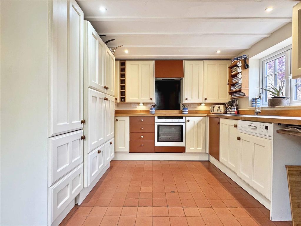 Property photo 3 of 31 Kitchen B.Jpg