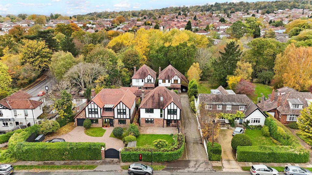 Property photo 2 of 25