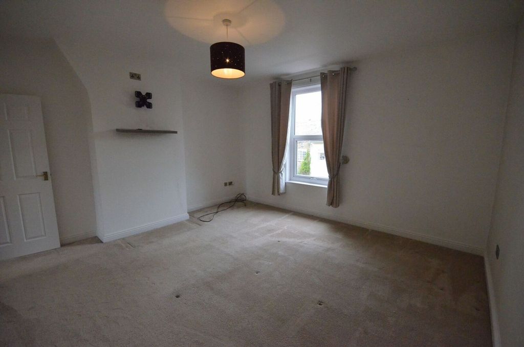 Property photo 3 of 16 Photo 12