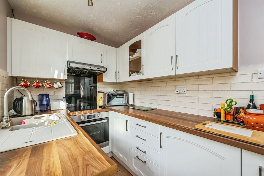 Property photo 2 of 17