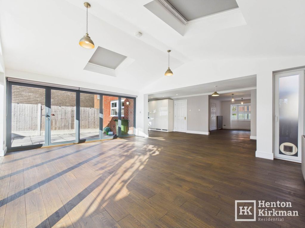 Property photo 3 of 27