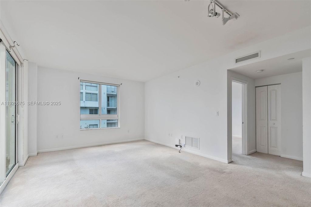 Property photo 3 of 14 <Alttext/>