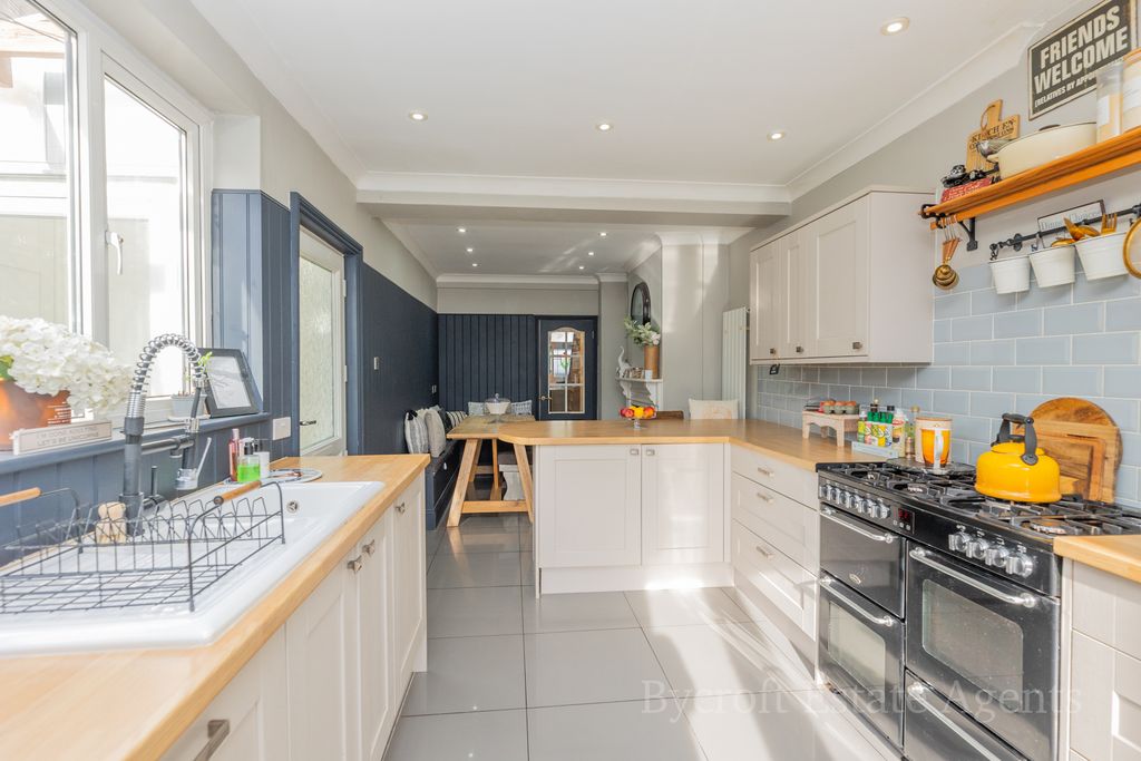 Property photo 2 of 26