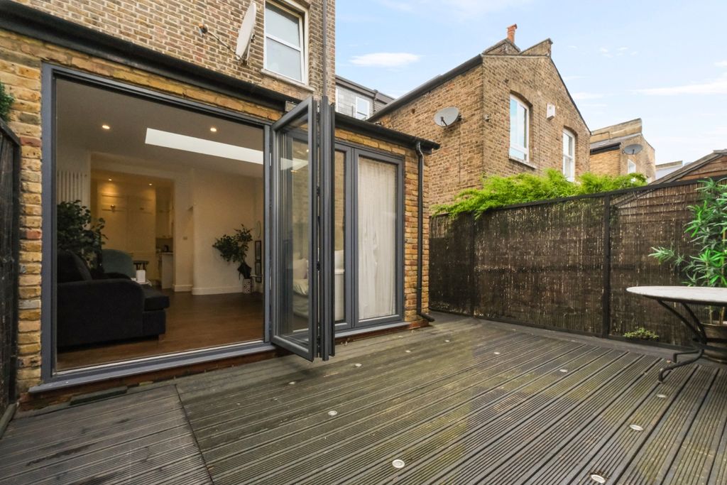 Property photo 3 of 10 Photo 8