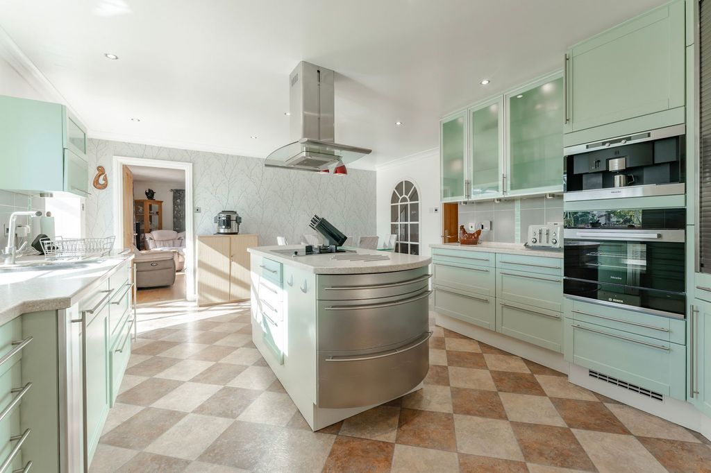 Property photo 3 of 30