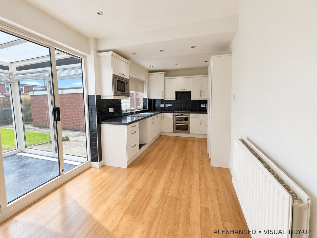 Property photo 2 of 18 Dining Kitchen