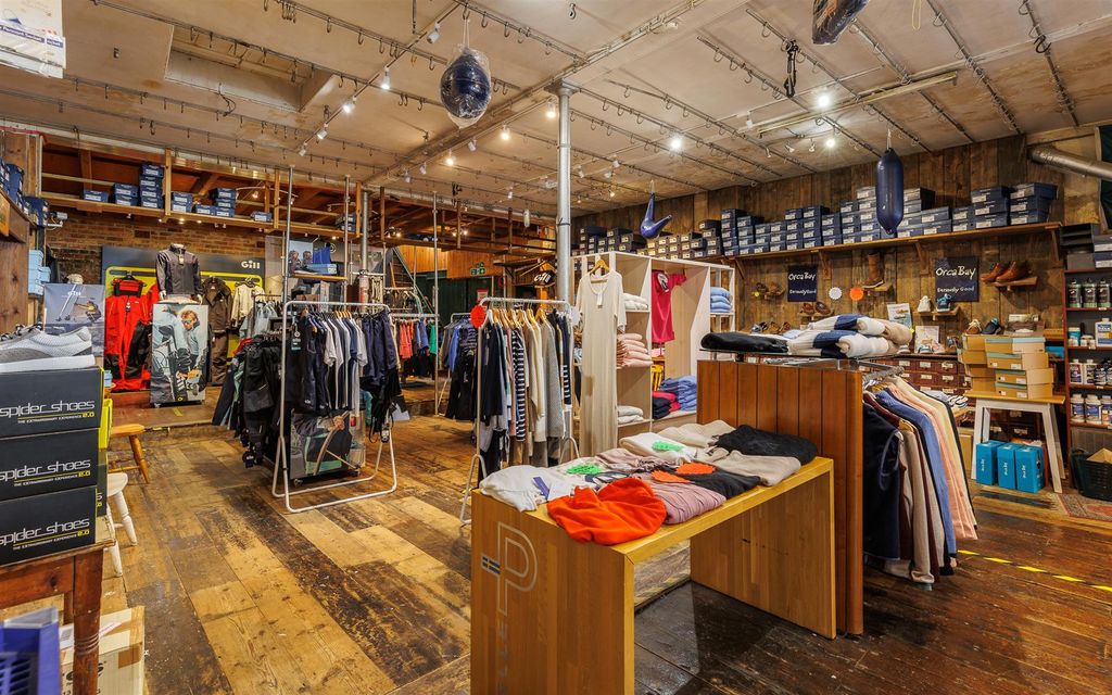 Property photo 2 of 40 Retail Space